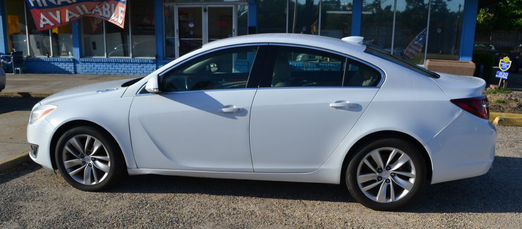 2016 Buick Regal Image 2