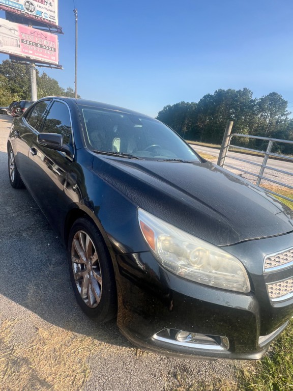 2013 Chevrolet Malibu Image 2
