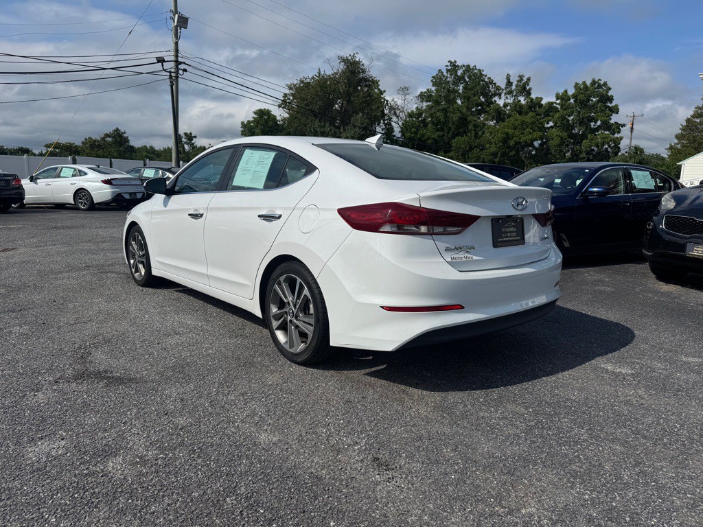 2017 Hyundai Elantra Image 2
