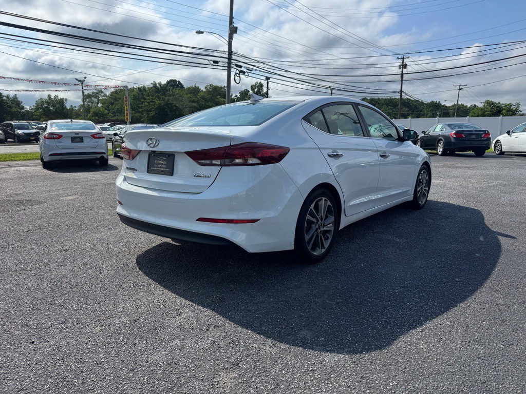 2017 Hyundai Elantra Image 3