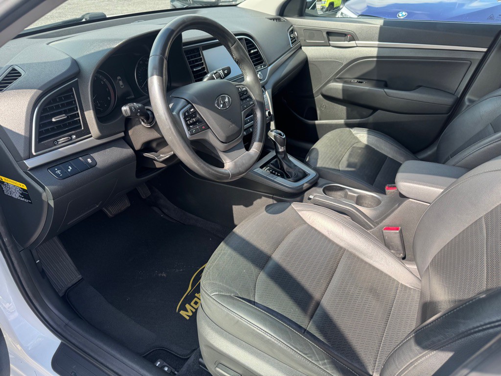 2017 Hyundai Elantra Image 5