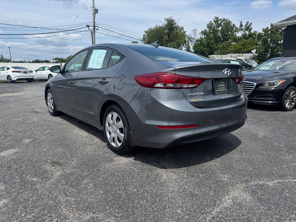 2018 Hyundai Elantra Image 2