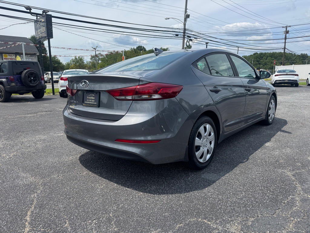 2018 Hyundai Elantra Image 3
