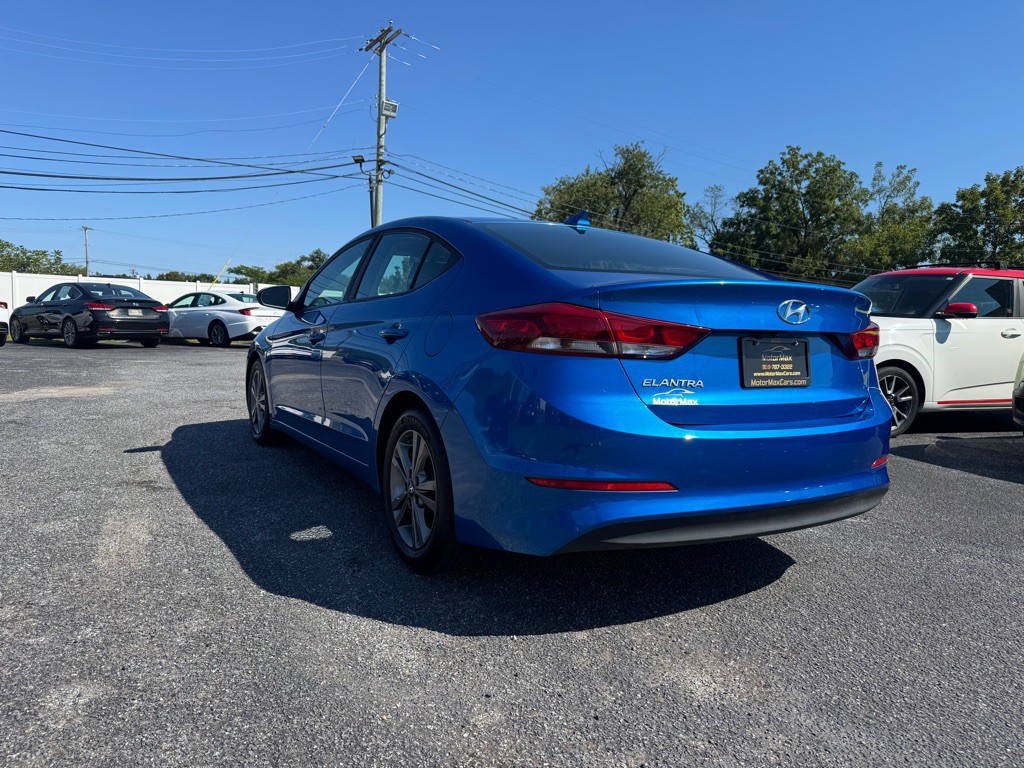 2018 Hyundai Elantra Image 2