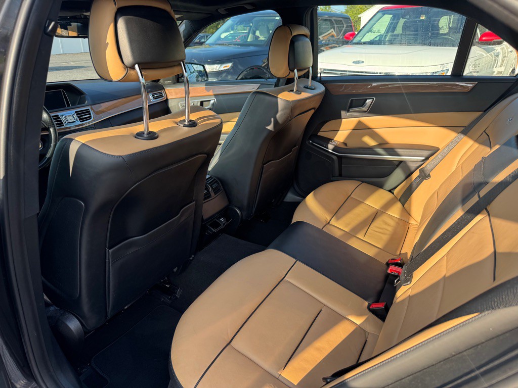 2016 Mercedes-Benz E-Class Image 6