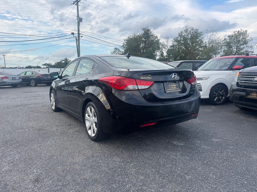 2011 Hyundai Elantra Image 2