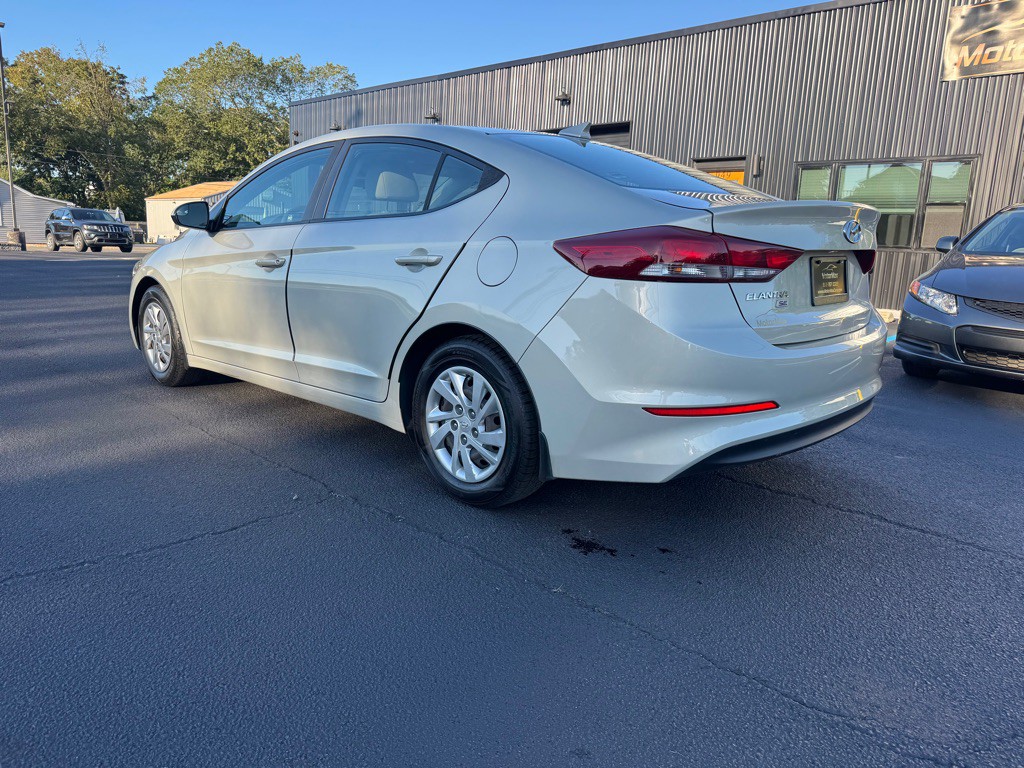 2017 Hyundai Elantra Image 2