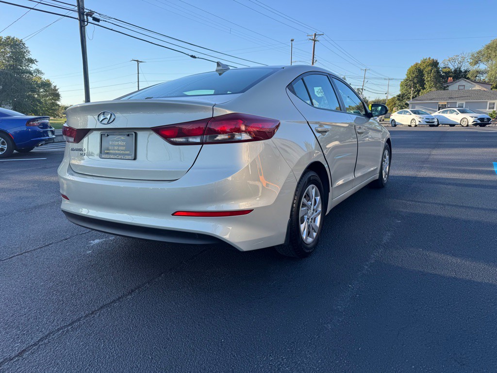 2017 Hyundai Elantra Image 3