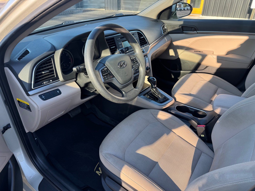 2017 Hyundai Elantra Image 5
