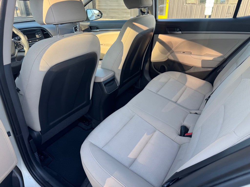 2017 Hyundai Elantra Image 6