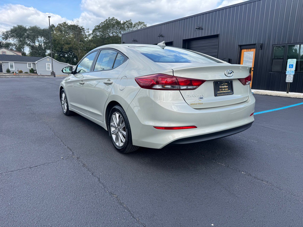 2017 Hyundai Elantra Image 2