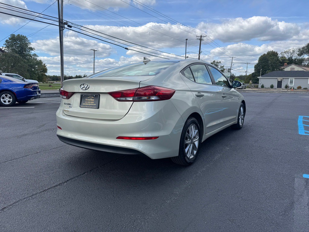 2017 Hyundai Elantra Image 3