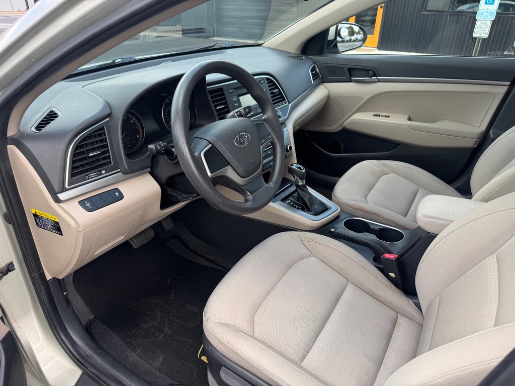 2017 Hyundai Elantra Image 5