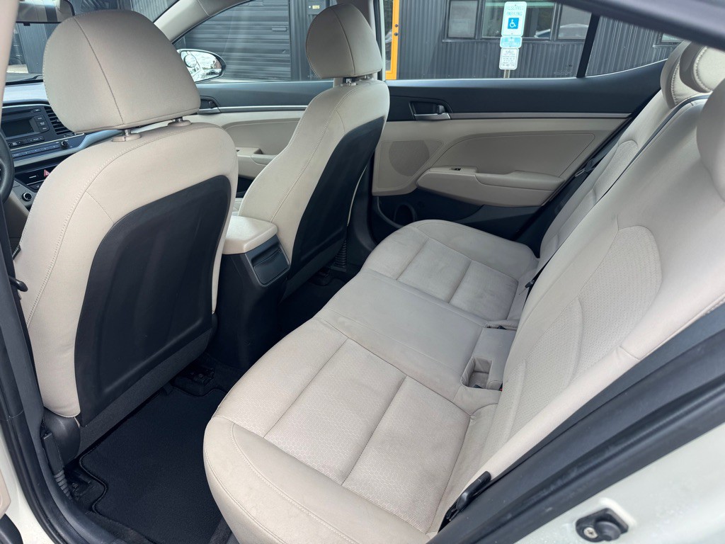 2017 Hyundai Elantra Image 6