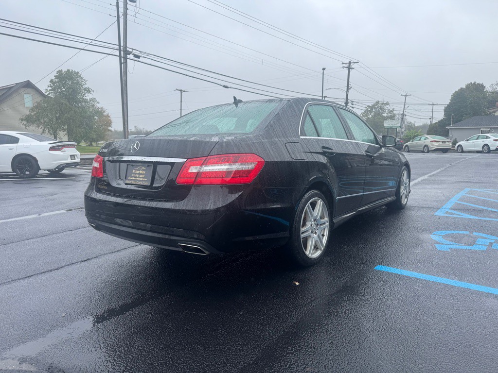 2010 Mercedes-Benz E-Class Image 3