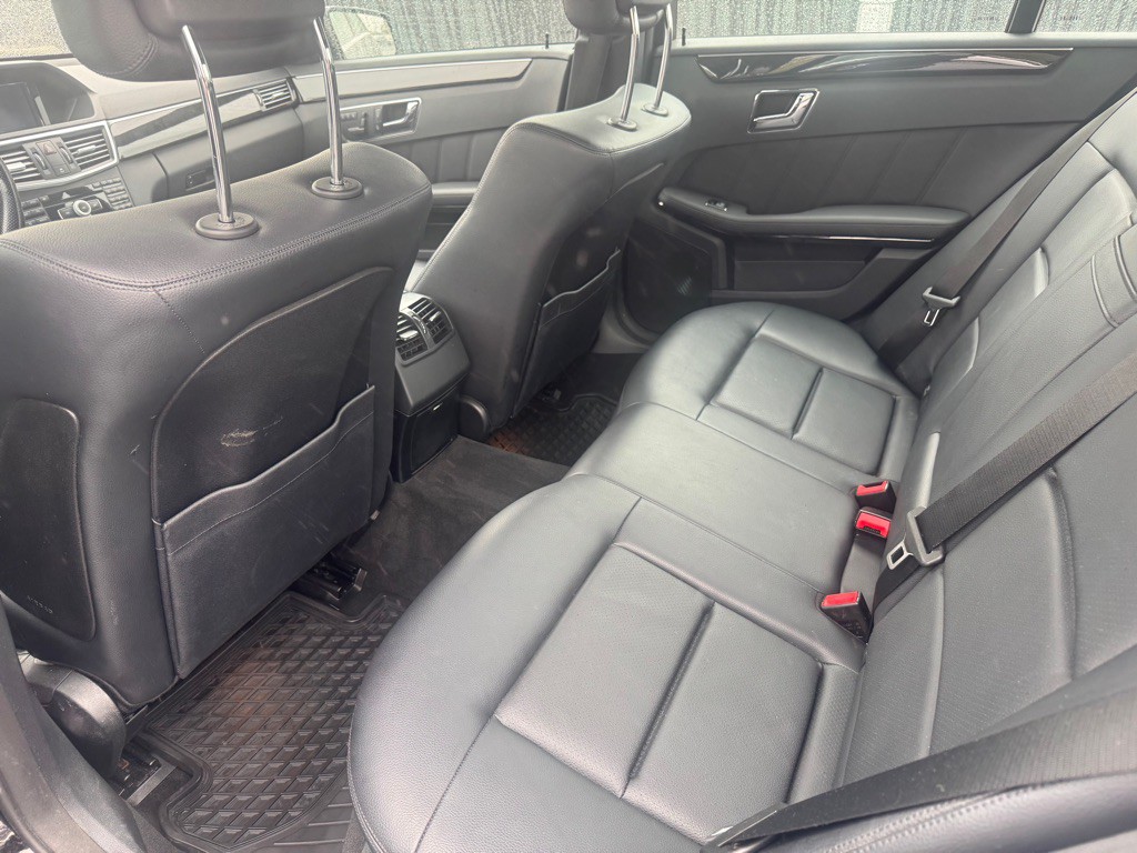 2010 Mercedes-Benz E-Class Image 6