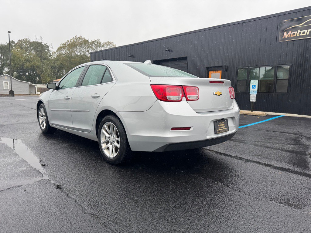 2013 Chevrolet Malibu Image 2