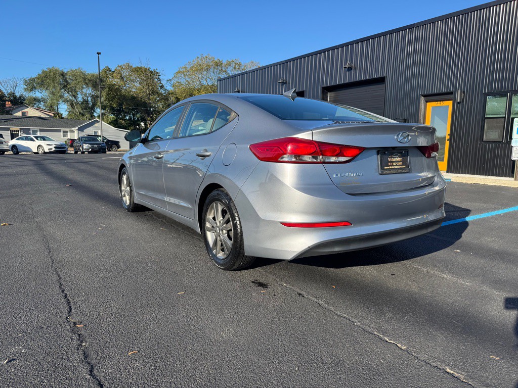 2017 Hyundai Elantra Image 2