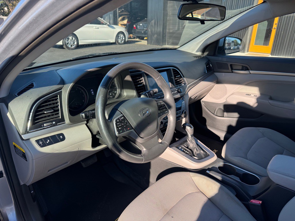 2017 Hyundai Elantra Image 5
