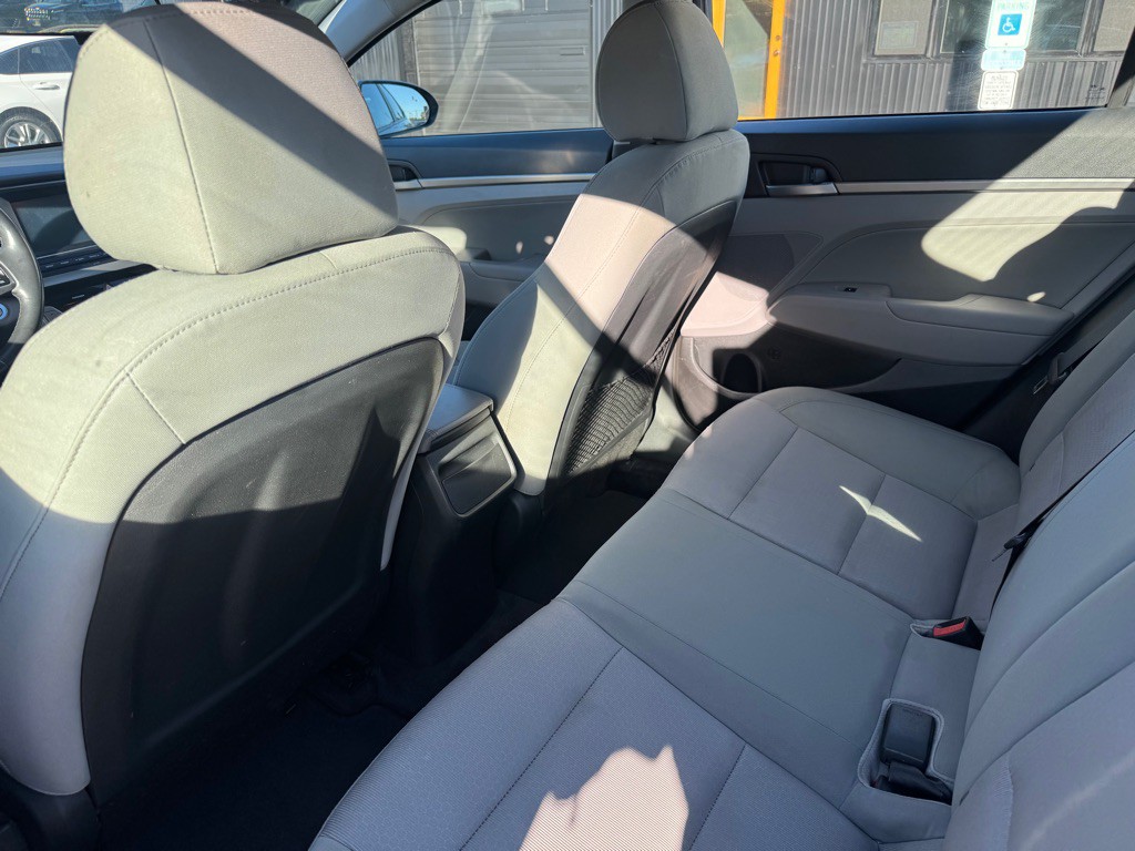 2017 Hyundai Elantra Image 6