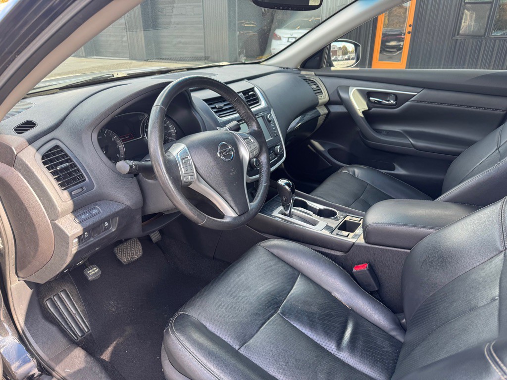 2016 Nissan Altima Image 9