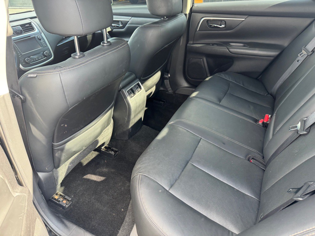 2016 Nissan Altima Image 10