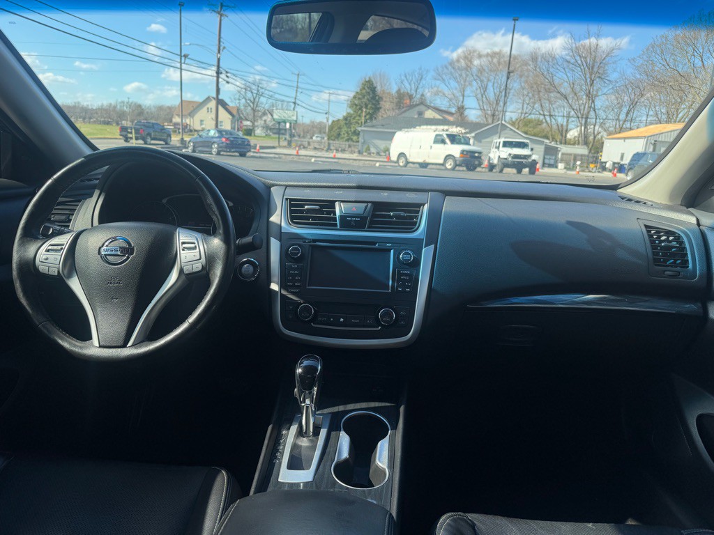 2016 Nissan Altima Image 9