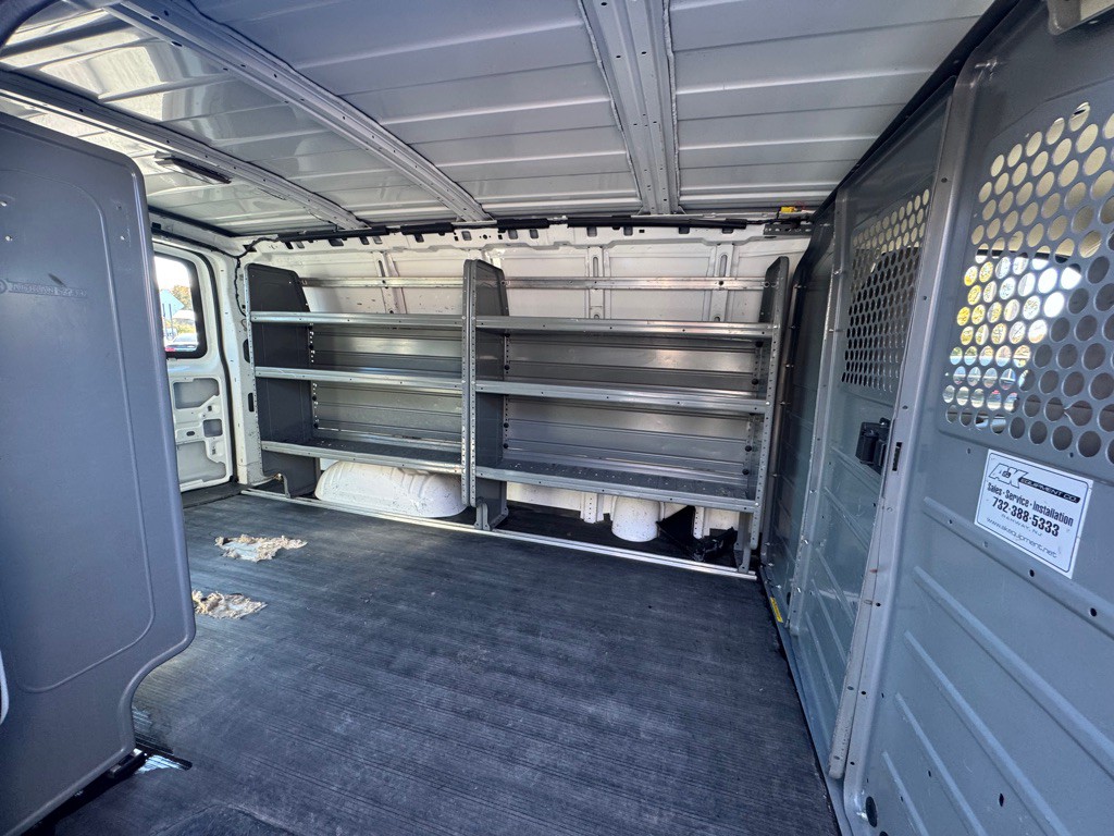 2013 GMC Savana Image 6