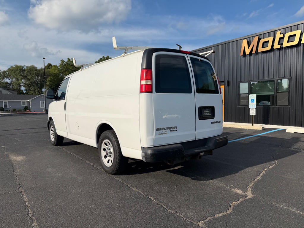 2013 GMC Savana Image 2