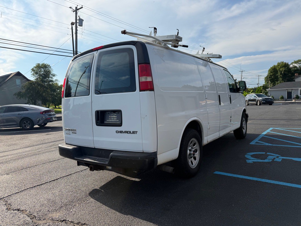 2013 GMC Savana Image 3