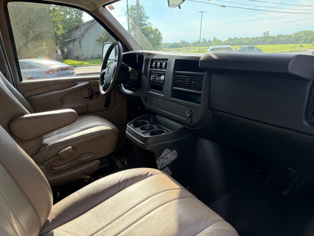 2013 GMC Savana Image 6