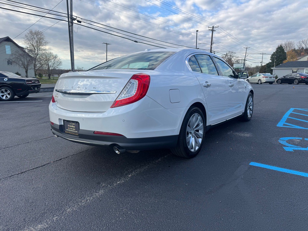 2015 Lincoln MKS Image 3