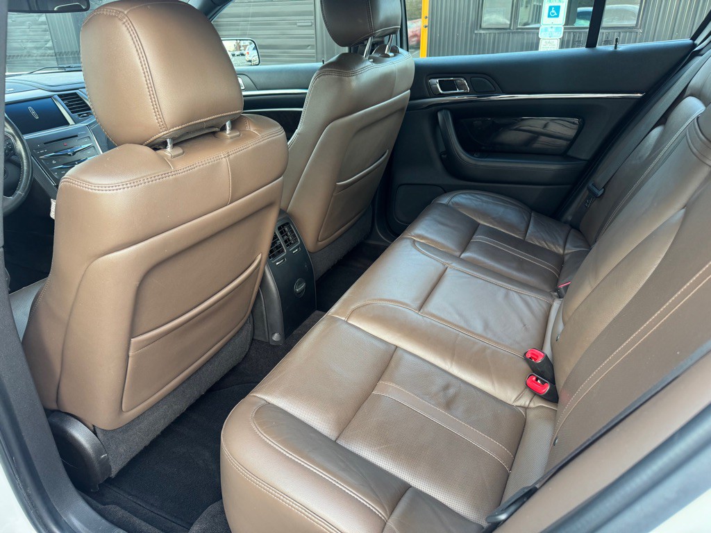 2015 Lincoln MKS Image 6