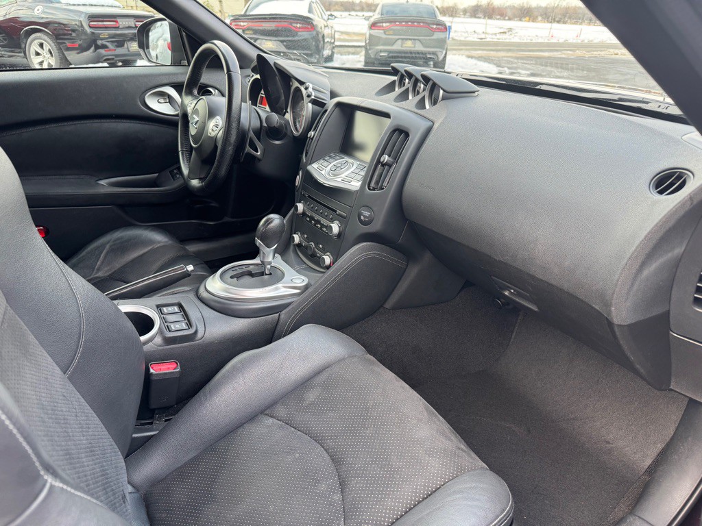 2010 Nissan 370Z Image 6