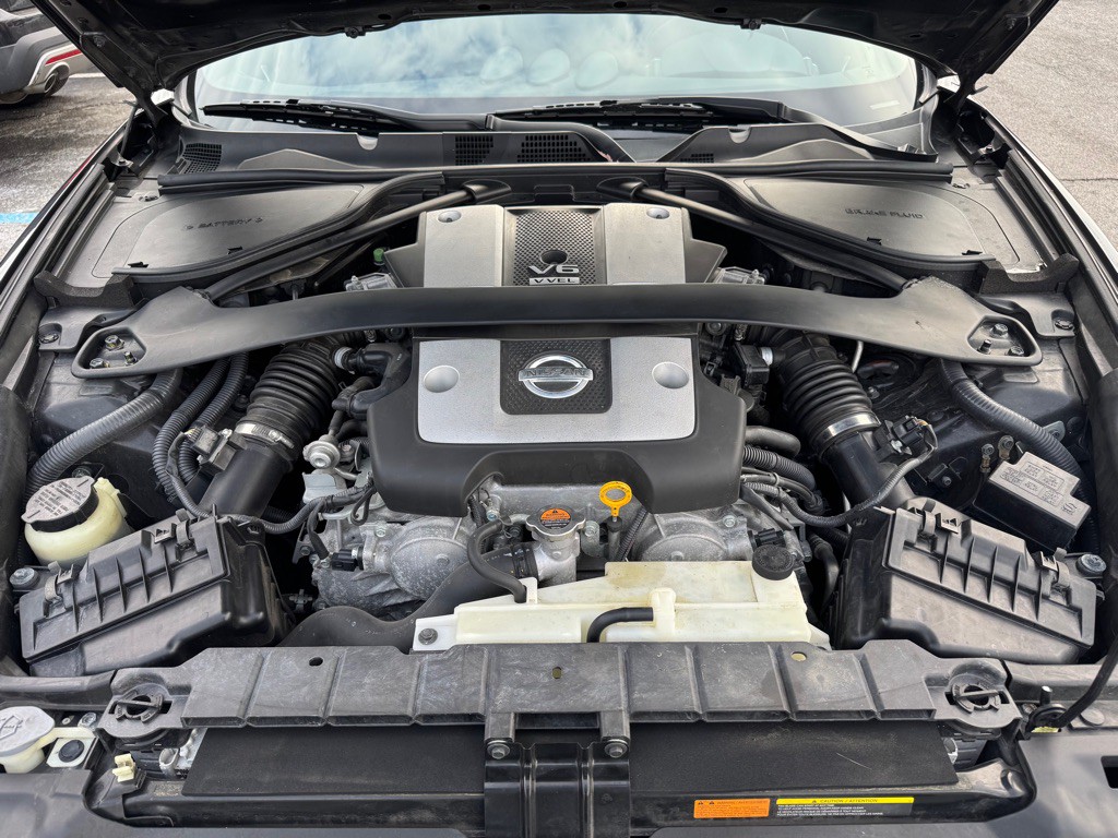 2010 Nissan 370Z Image 8