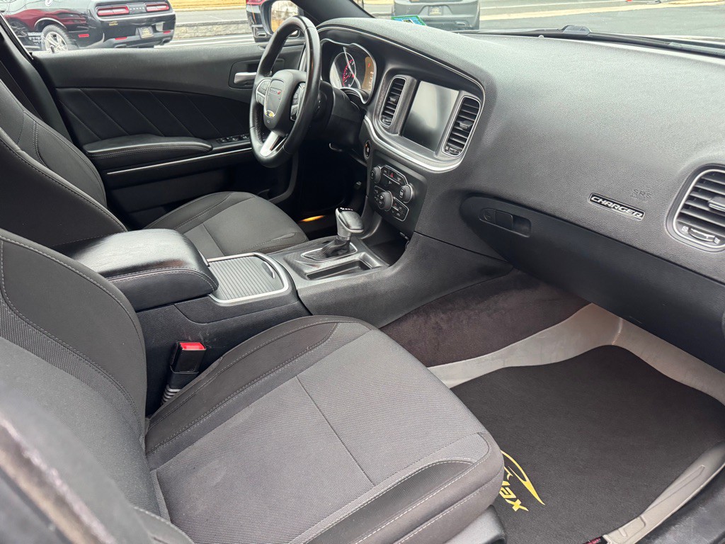 2017 Dodge Charger Image 8