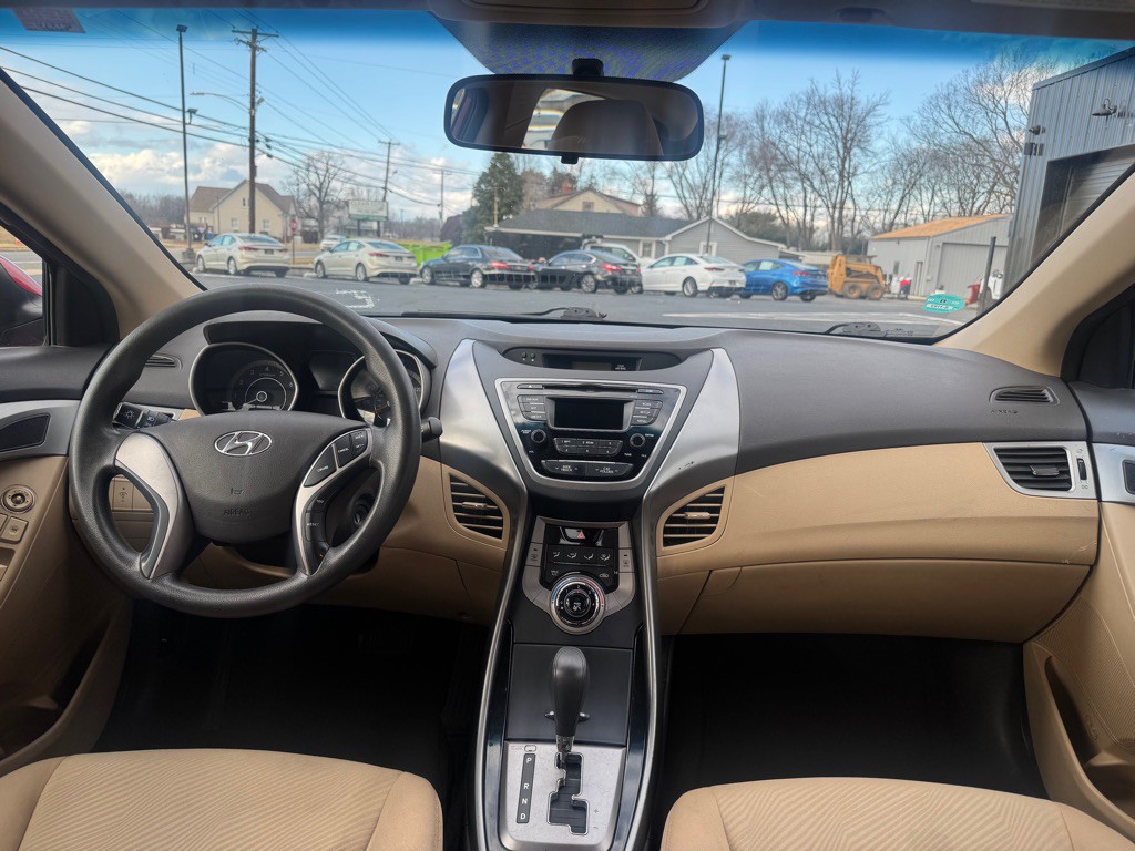 2013 Hyundai Elantra Image 9
