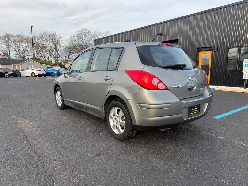 2012 Nissan Versa Image 2