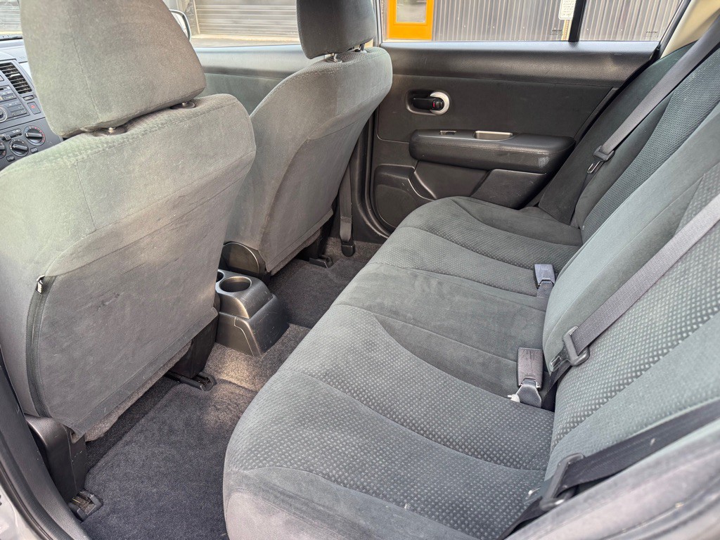 2012 Nissan Versa Image 6