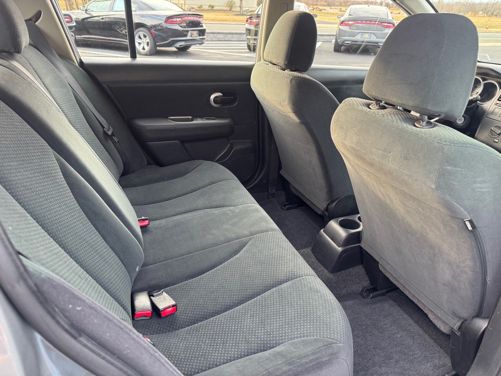 2012 Nissan Versa Image 7