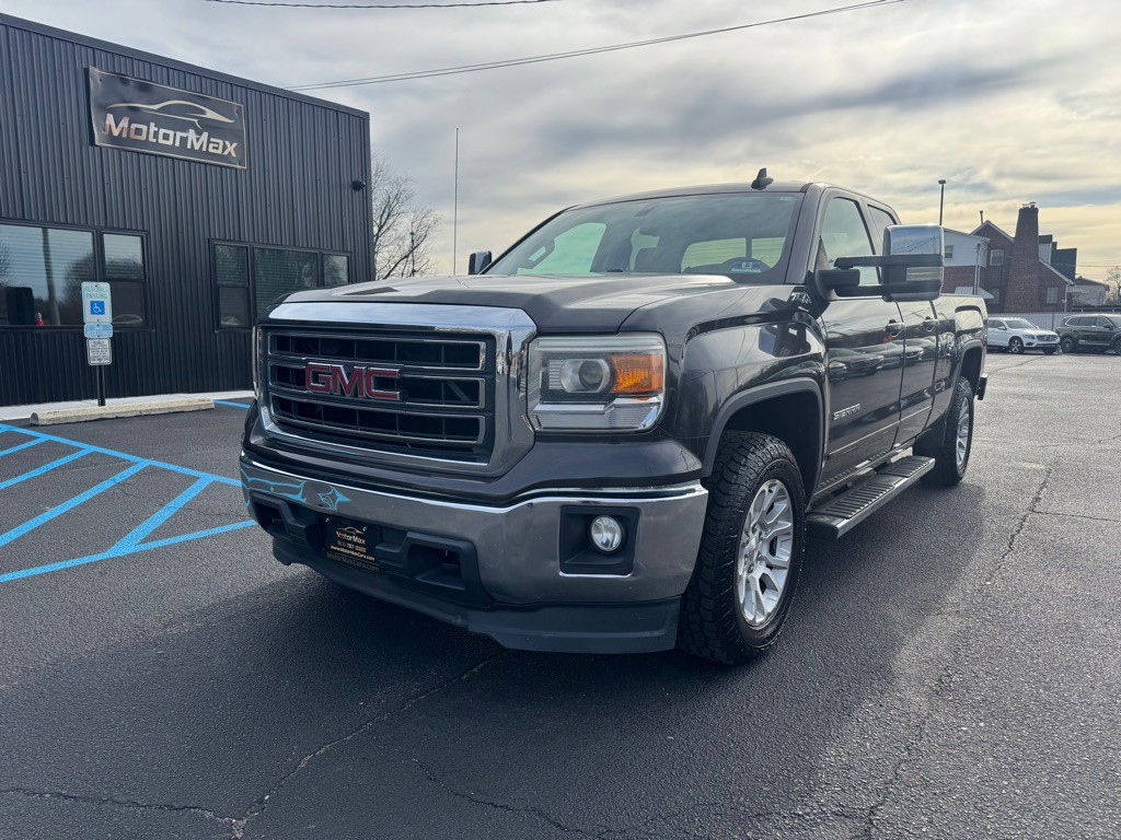 2015 GMC Sierra Image 1