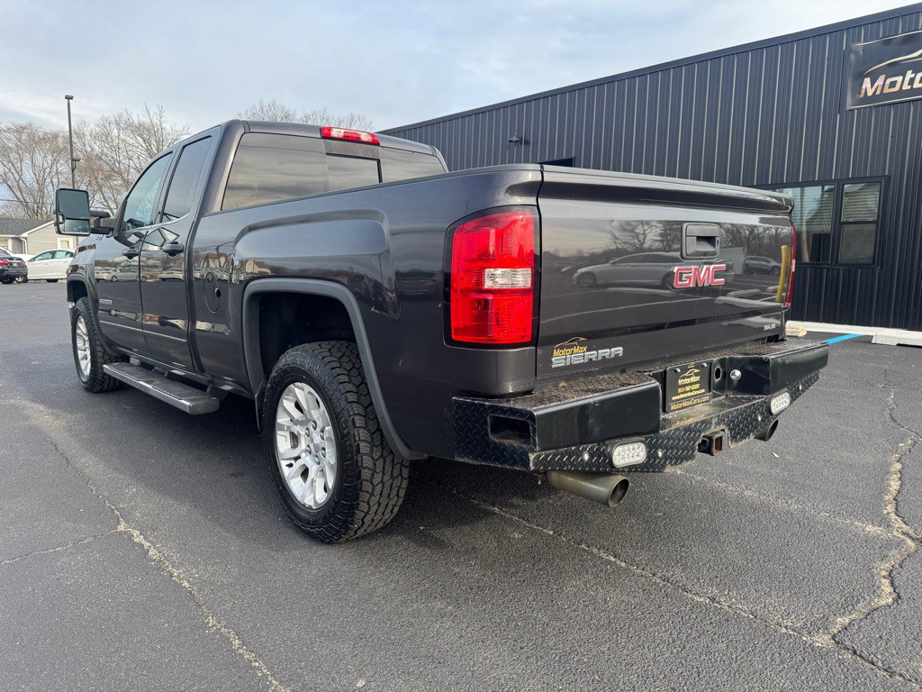 2015 GMC Sierra Image 2