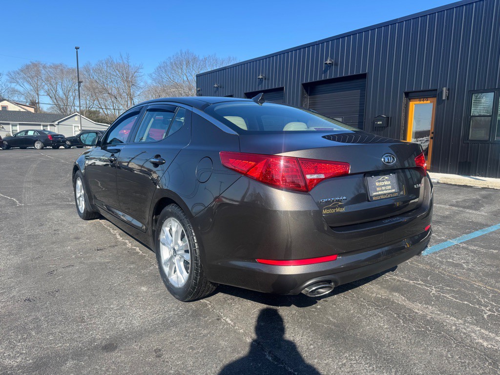 2011 Kia Optima Image 2