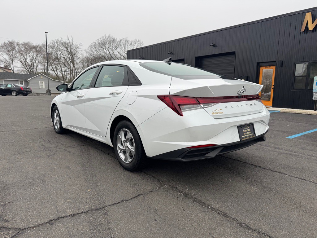 2021 Hyundai Elantra Image 2