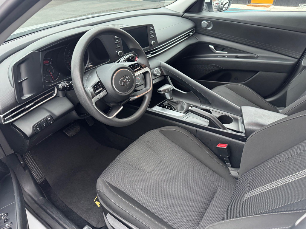 2021 Hyundai Elantra Image 5