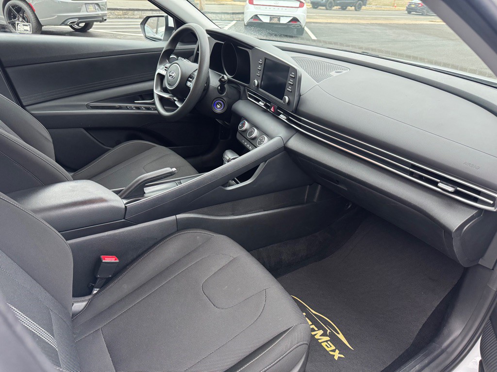 2021 Hyundai Elantra Image 8