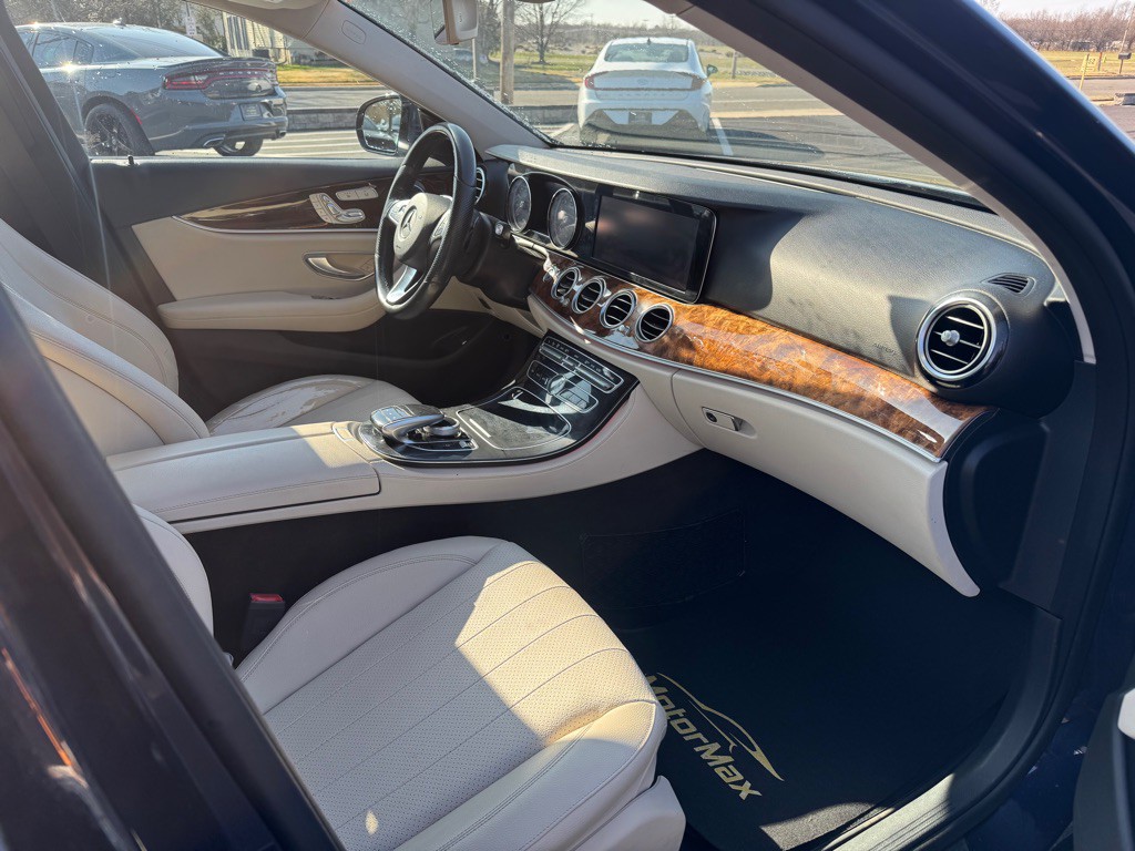 2017 Mercedes-Benz E-Class Image 8