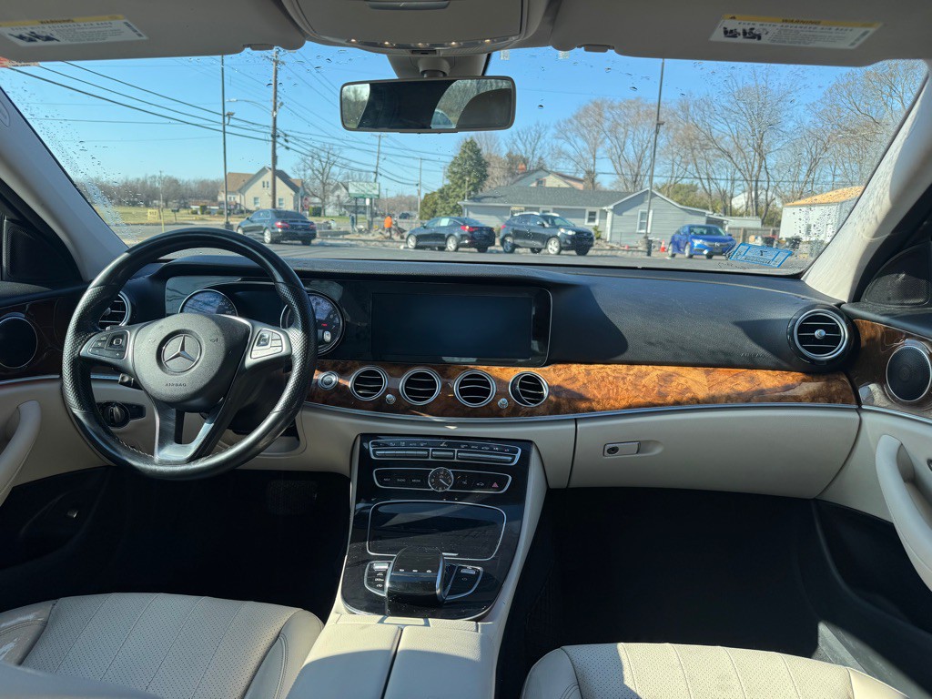 2017 Mercedes-Benz E-Class Image 9