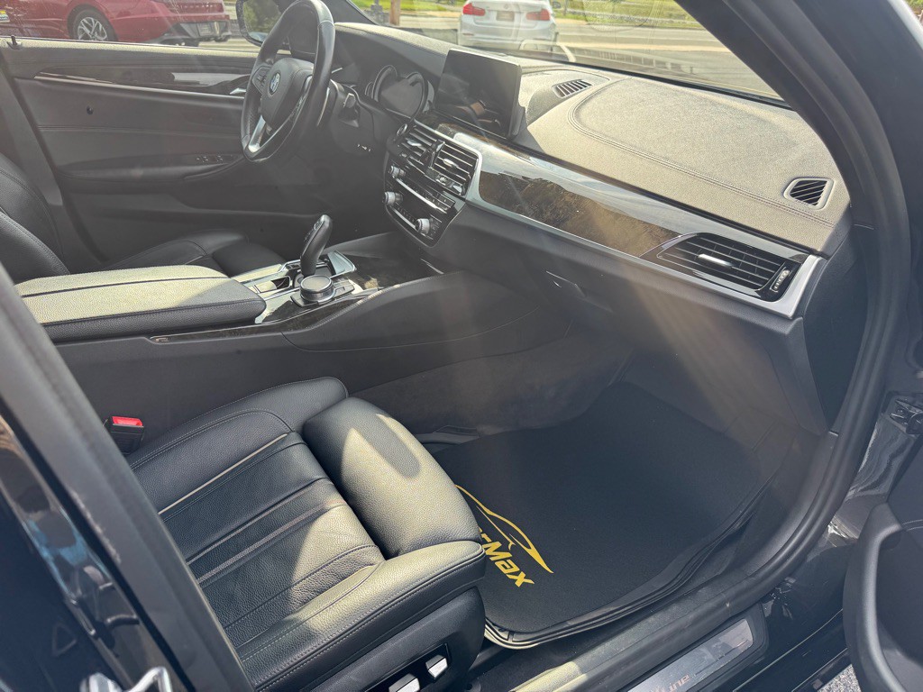 2017 BMW 5 Series Image 8