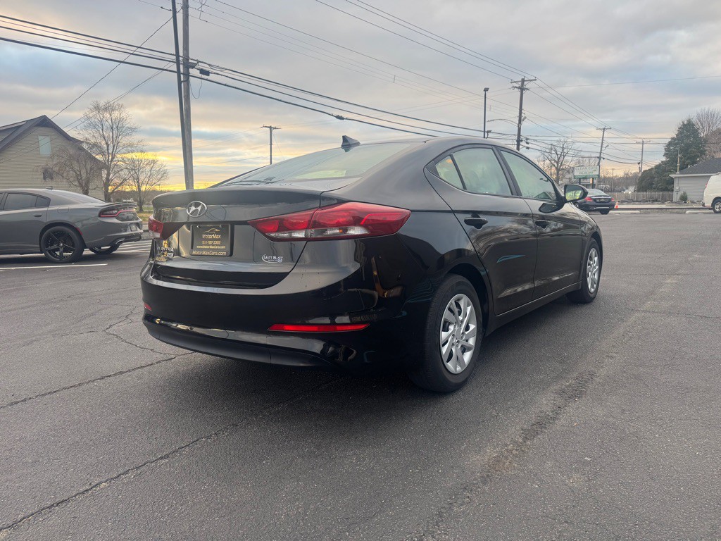2017 Hyundai Elantra Image 3